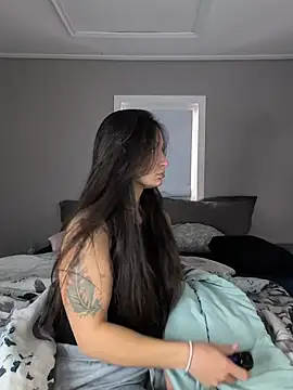 Snapshot of LexiLuxi chatting on 12-02-25, 08:54 LexiLuxi online show from 12-02-25, 08:54