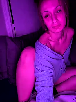 Snapshot of LexiLuxi chatting on 12-17-25, 06:29 LexiLuxi online show from 12-17-25, 06:29