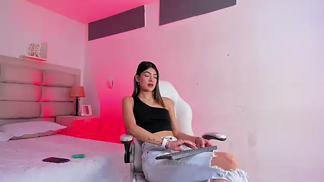 Snapshot of RenataMason chatting on 12-14-25, 01:06 RenataMason online show from 12-14-25, 01:06