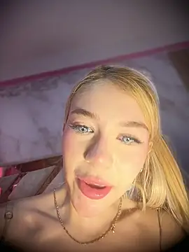 valeryfox   online show from 03-06-26, 06:25