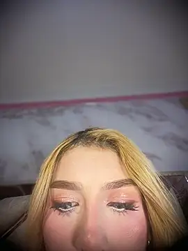 valeryfox   online show from 03-25-26, 11:58