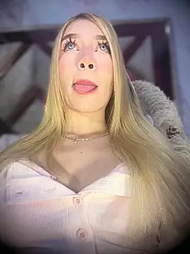 valeryfox   online show from 03-21-26, 12:56