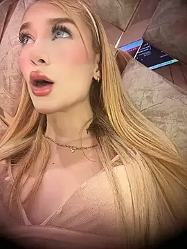 Snapshot of valeryfox__ chatting on 04-22-26, 01:23 valeryfox online show from 04-22-26, 01:23