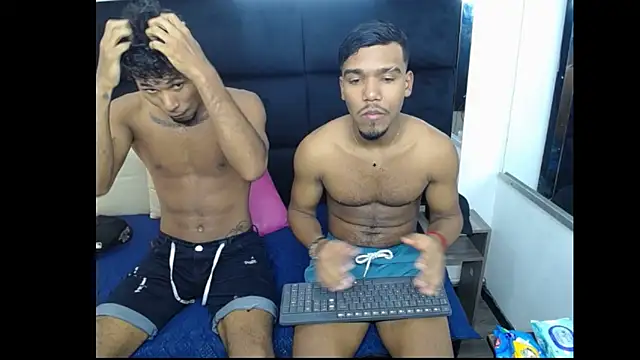 Snapshot of Straight_latinX chatting on 11-22-25, 03:05 Straight latinX online show from 11-22-25, 03:05