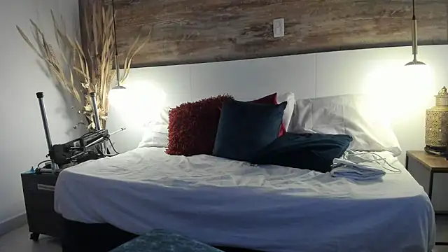 lathiffa online show from 11-25-25, 05:52