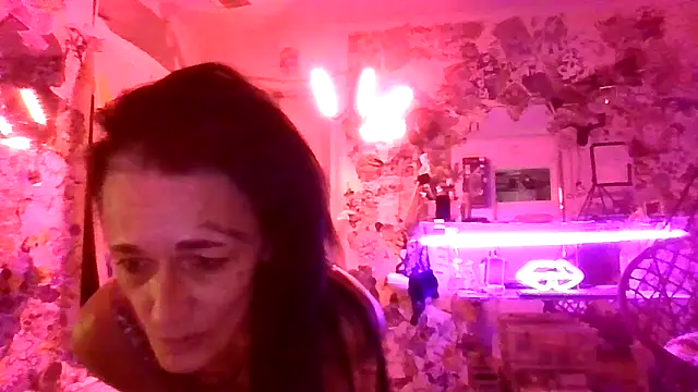 chaoticluvbug online show from 12-23-25, 06:45