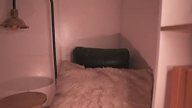 Mackenzie Lia online show from 12-15-25, 08:03