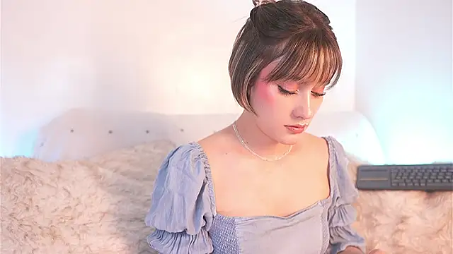 Mackenzie Lia online show from 02-05-26, 12:28