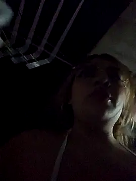 Snapshot of mila_curvy chatting on 12-14-25, 04:51 mila curvy online show from 12-14-25, 04:51