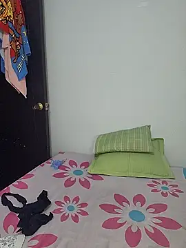 Snapshot of mila_curvy chatting on 12-19-25, 05:54 mila curvy online show from 12-19-25, 05:54