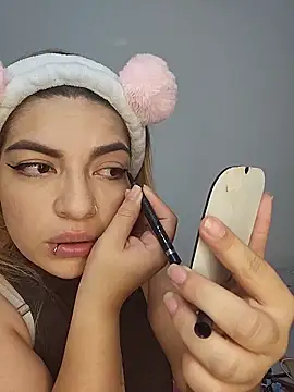 Snapshot of mila_curvy chatting on 12-15-25, 05:35 mila curvy online show from 12-15-25, 05:35