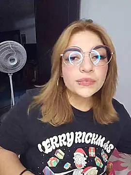 Snapshot of mila_curvy chatting on 12-21-25, 04:58 mila curvy online show from 12-21-25, 04:58