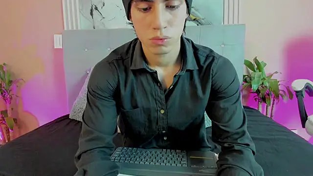 Snapshot of eren_jeager chatting on 02-24-26, 01:17 eren jeager online show from 02-24-26, 01:17