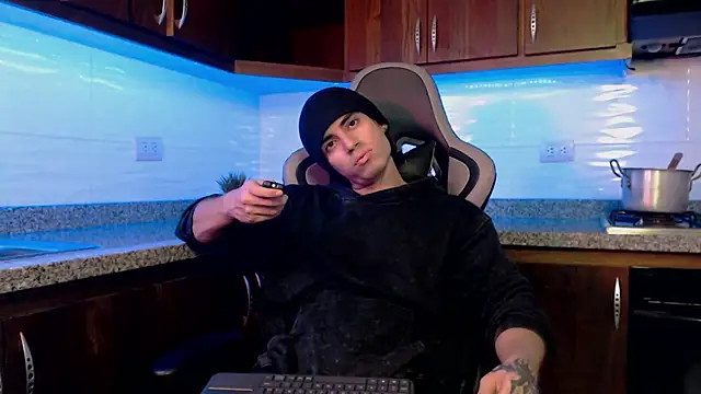 Snapshot of eren_jeager chatting on 02-27-26, 01:06 eren jeager online show from 02-27-26, 01:06