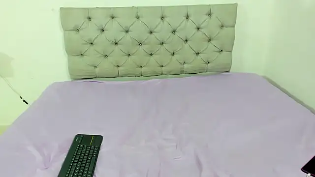 Briitney tovar online show from 12-18-25, 03:55