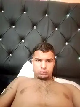 Snapshot of Deepthroat18yo chatting on 11-21-25, 01:48 Deepthroat18yo online show from 11-21-25, 01:48