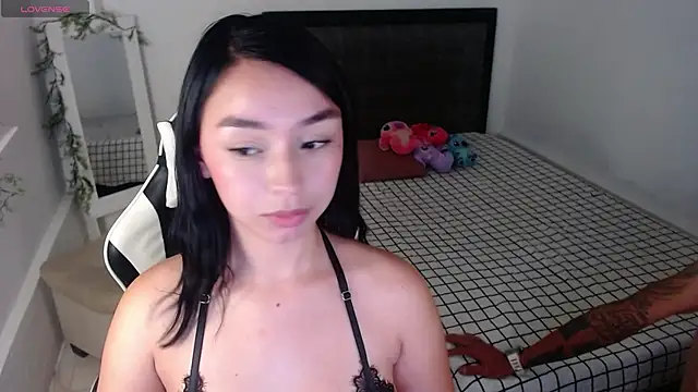 Snapshot of Ariel_Laurentt chatting on 06-19-26, 04:18 Ariel Laurentt online show from 06-19-26, 04:18