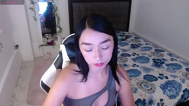 Snapshot of Ariel_Laurentt chatting on 07-18-26, 03:48 Ariel Laurentt online show from 07-18-26, 03:48
