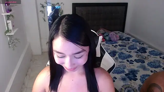 Snapshot of Ariel_Laurentt chatting on 07-22-26, 04:25 Ariel Laurentt online show from 07-22-26, 04:25