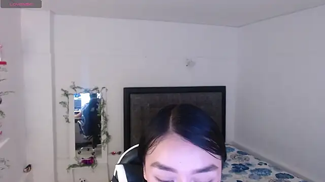 Snapshot of Ariel_Laurentt chatting on 07-19-26, 03:48 Ariel Laurentt online show from 07-19-26, 03:48