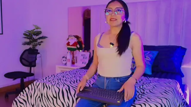 Mara Wolf01 online show from 12-18-25, 08:34