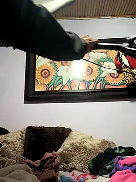 Yunaraa online show from 11-28-25, 11:05