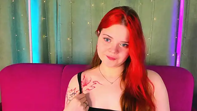 Snapshot of KellyFiery chatting on 05-10-26, 01:09 KellyFiery online show from 05-10-26, 01:09