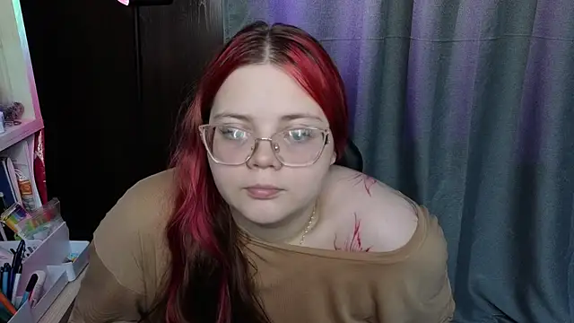 Snapshot of KellyFiery chatting on 06-14-26, 01:56 KellyFiery online show from 06-14-26, 01:56