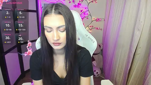 AdeleLuu online show from 11-25-25, 01:39