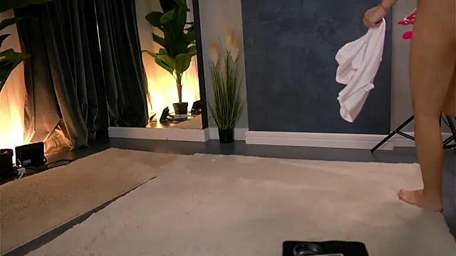 Snapshot of AishleyBee chatting on 04-08-26, 11:01 AishleyBee online show from 04-08-26, 11:01