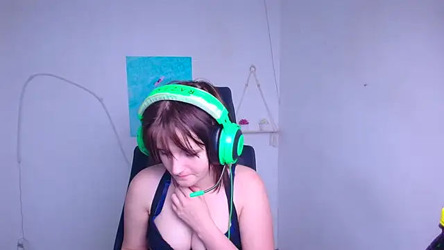 Snapshot of Alice_Wonderme chatting on 01-12-26, 10:47 Alice Wonderme online show from 01-12-26, 10:47