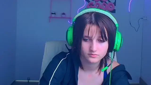 Snapshot of Alice_Wonderme chatting on 01-09-26, 10:39 Alice Wonderme online show from 01-09-26, 10:39