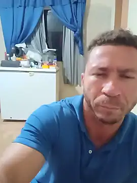 Snapshot of RobertoLuiz84 chatting on 06-23-26, 02:20 RobertoLuiz84 online show from 06-23-26, 02:20