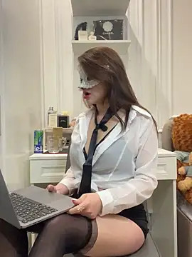 Queen-of-Love online show from 04-12-26, 09:12