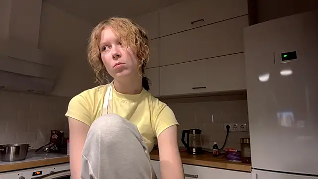 ElfriedaZwack online show from 12-13-25, 08:04