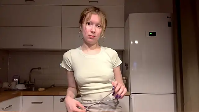 ElfriedaZwack online show from 12-18-25, 02:43