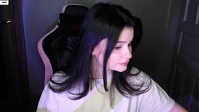 Snapshot of Moon_raven chatting on 02-18-26, 11:34 Moon raven online show from 02-18-26, 11:34