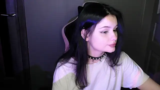 Snapshot of Moon_raven chatting on 02-18-26, 02:31 Moon raven online show from 02-18-26, 02:31