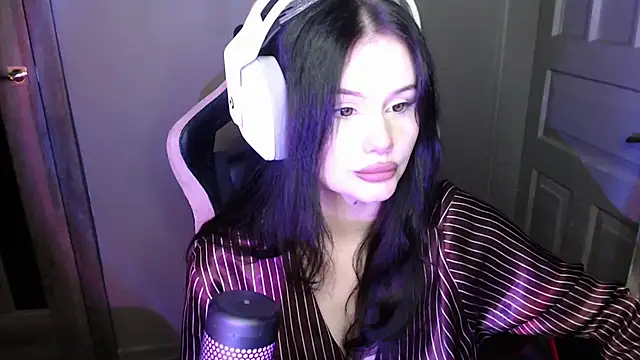 Moon raven online show from 12-16-25, 03:49