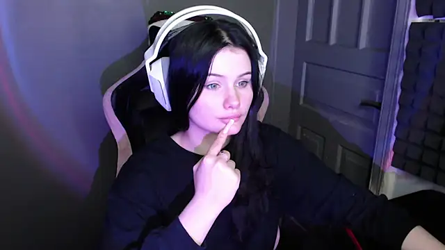 Snapshot of Moon_raven chatting on 01-18-26, 09:51 Moon raven online show from 01-18-26, 09:51