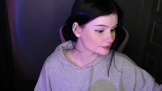 Snapshot of Moon_raven chatting on 02-21-26, 01:07 Moon raven online show from 02-21-26, 01:07