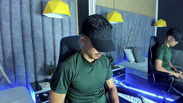 Snapshot of NicolaiKarav chatting on 12-14-25, 12:44 NicolaiKarav online show from 12-14-25, 12:44