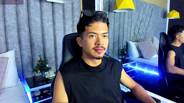 Snapshot of NicolaiKarav chatting on 12-22-25, 12:05 NicolaiKarav online show from 12-22-25, 12:05