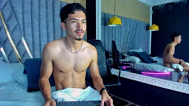 Snapshot of NicolaiKarav chatting on 01-05-26, 05:27 NicolaiKarav online show from 01-05-26, 05:27