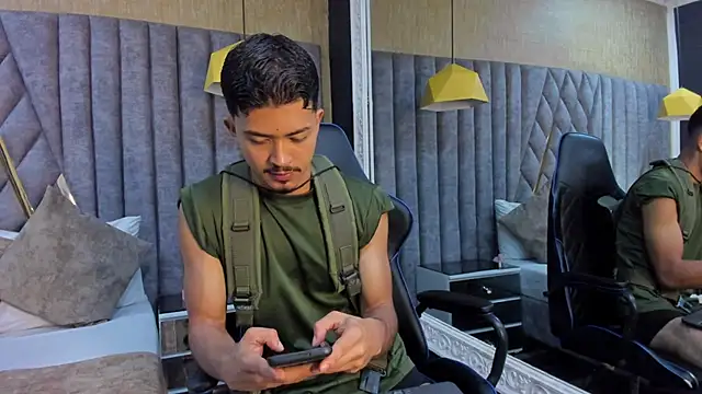 Snapshot of NicolaiKarav chatting on 11-30-25, 11:55 NicolaiKarav online show from 11-30-25, 11:55