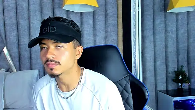 Snapshot of NicolaiKarav chatting on 01-06-26, 07:07 NicolaiKarav online show from 01-06-26, 07:07