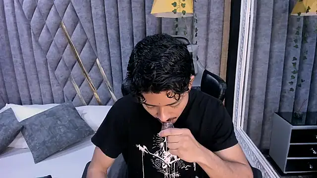 NicolaiKarav online show from 04-04-26, 01:28