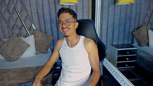 Snapshot of NicolaiKarav chatting on 12-01-25, 12:06 NicolaiKarav online show from 12-01-25, 12:06