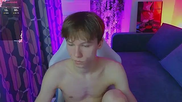 Snapshot of cuMte_boy chatting on 05-17-26, 01:38 cuMte boy online show from 05-17-26, 01:38