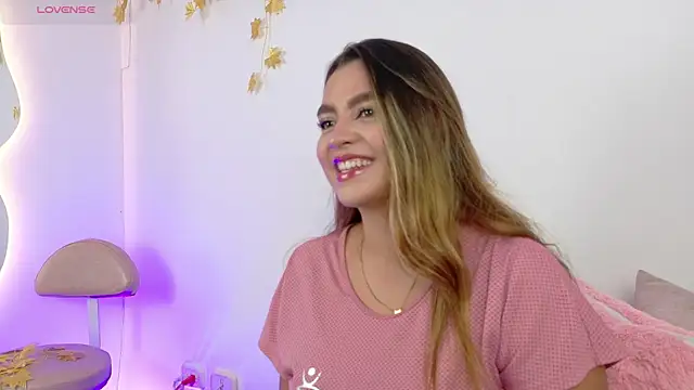 Snapshot of Ambar_Carter chatting on 11-23-25, 03:27 Ambar Carter online show from 11-23-25, 03:27